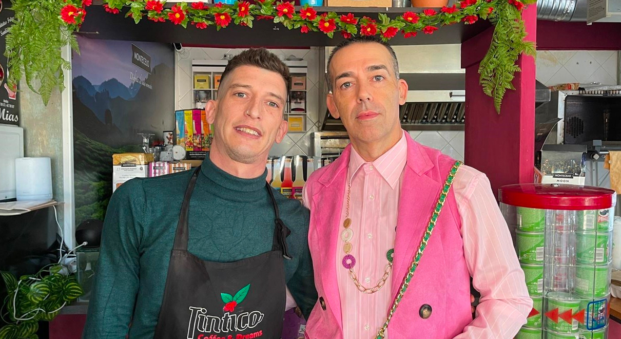 Calleja felicita a Tintico Coffee & Dreams por trasladar la Navidad a su repostería