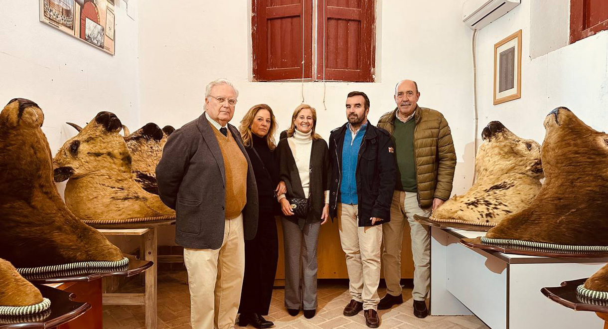La Plaza de Toros recupera las doce cabezas de toro de Osborne de las dos míticas corridas completas de los 'ensabanaos' y los 'coloraos'
