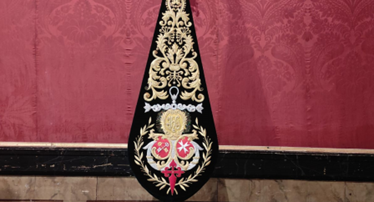 Calleja agradece a la Agrupación Parroquial de Nuestro Padre Jesús de la Redención en el Beso de Judas la confianza otorgada al encargarle el diseño del guion corporativo Calleja agradece a la Agrupación Parroquial de Nuestro Padre Jesús de la Redención en el Beso de Judas la confianza otorgada al encargarle el diseño del guion corporativo