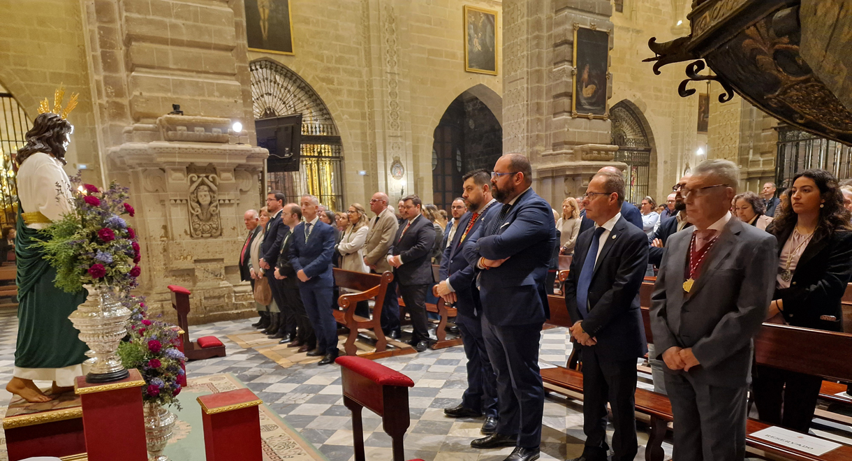 Bello acompaña a la Agrupación Parroquial de Nuestro Padre Jesús de la Redención en el Beso de Judas en su Función Principal de Instituto