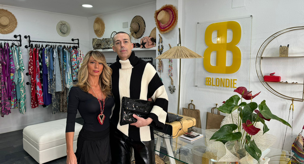Calleja visita 'Blondie', una tienda de ropa en la avenida del Ejército que ha abierto recientemente sus puertas
