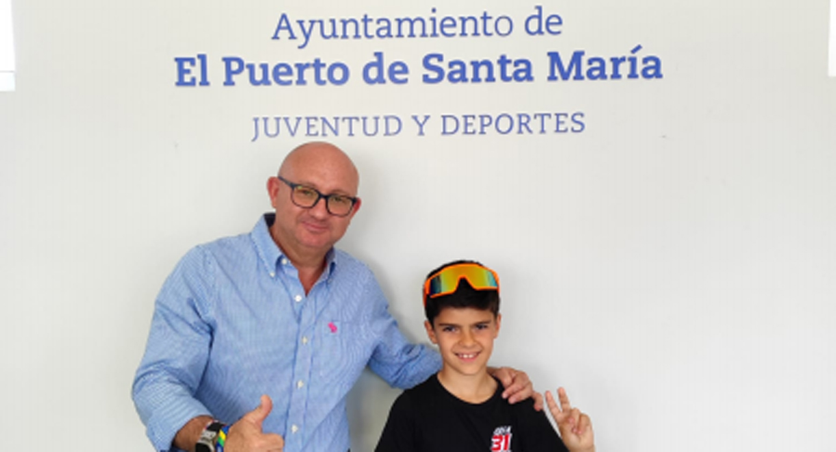 González Nieto recibe al joven piloto portuense Rafa Rodríguez