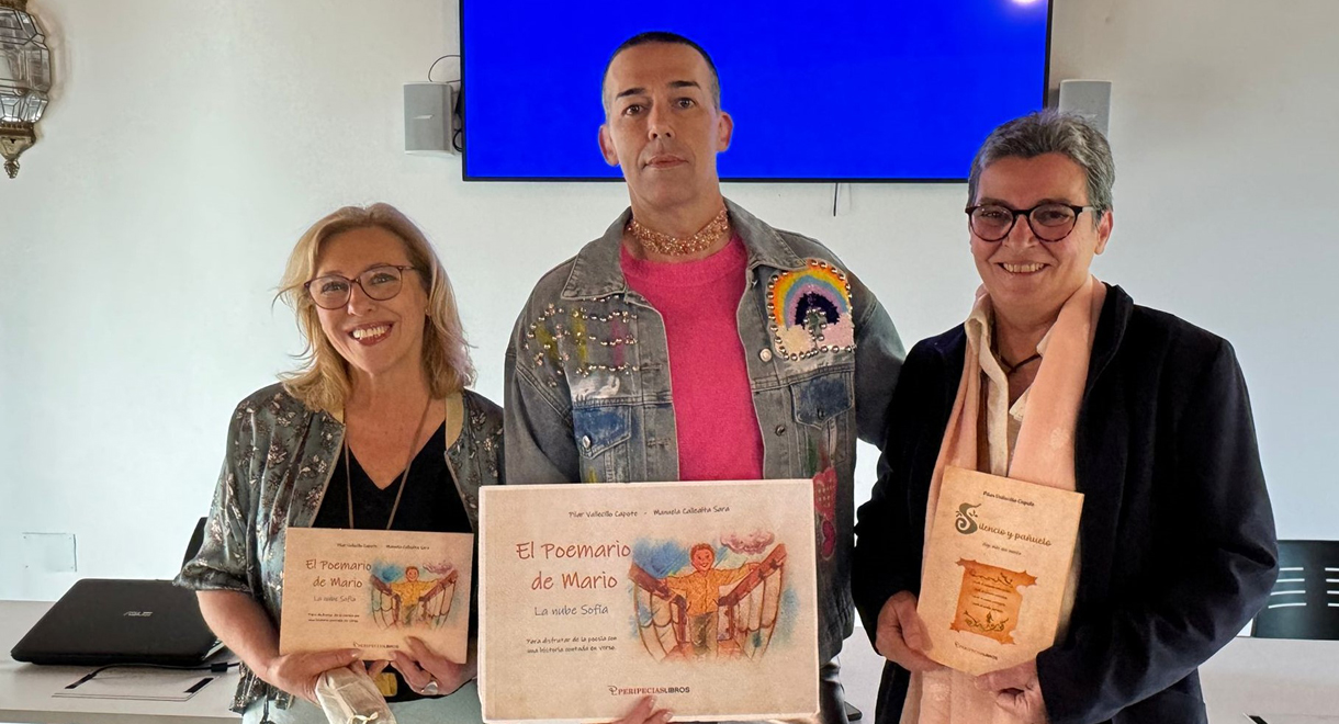 Calleja felicita a Pilar Vallecillo y Manuela Callealta por las  presentaciones de 'El poemario de Mario' y 'Silencio y Pañuelo'