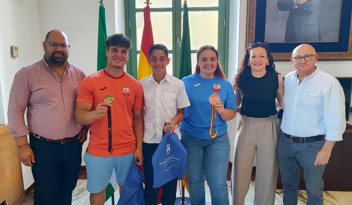 González Nieto y Bello reciben a los judokas Darío Soriano Morón, Zoe Soriano Morón y Matthew Iglesias Rodríguez