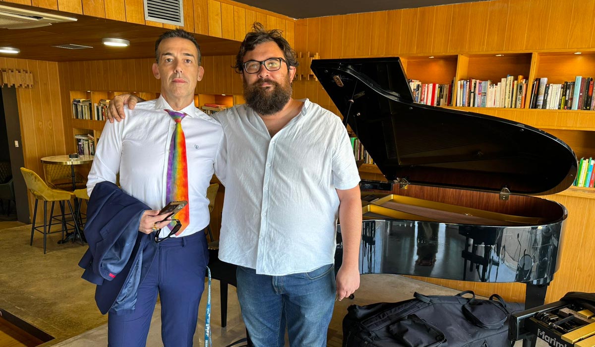 Calleja inaugura “Mambo Piano Bar”, un local ubicado en Puerto Sherry que cuenta con música en directo y unas magníficas vistas
