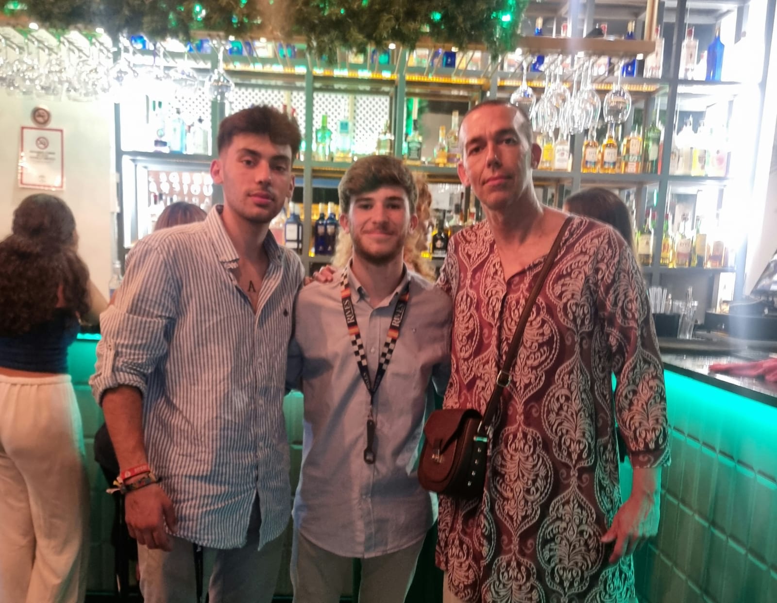 Calleja inaugura el pub 'Taquilla', sito en la confluencia de las calles Jesús de los Milagros y Luna