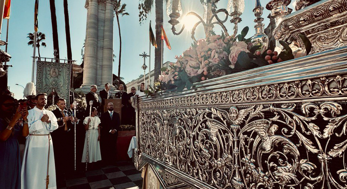 El alcalde, acompañado del equipo de Gobierno, asiste a la Solemne Recepción y Traslado Extraordinario de la Patrona El alcalde, acompañado del equipo de Gobierno, asiste a la Solemne Recepción y Traslado Extraordinario de la Patrona