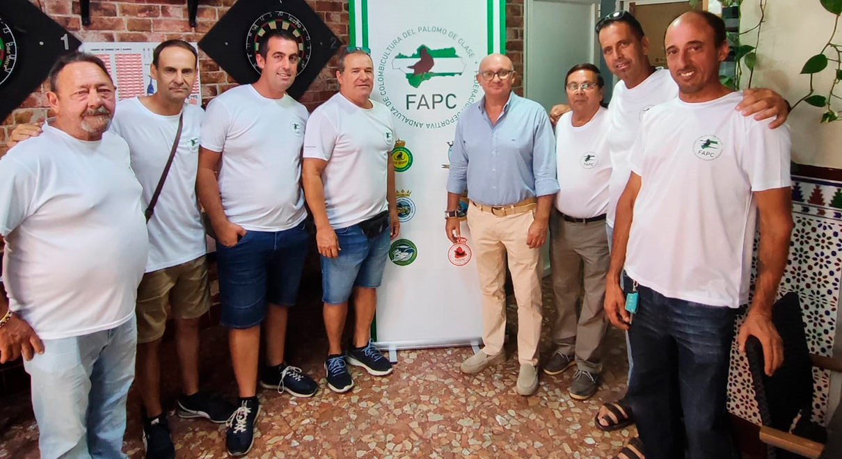González Nieto inaugura la sede de la Federación Andaluza de Colombicultura de Palomos de Clase