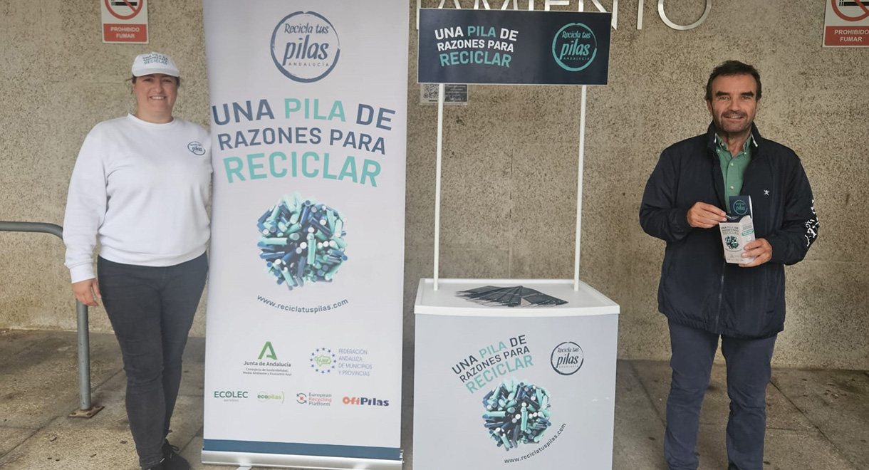 La campaña ‘Una Pila de Razones’ llega a El Puerto para concienciar sobre la importancia del reciclaje de los residuos de pilas y acumuladores