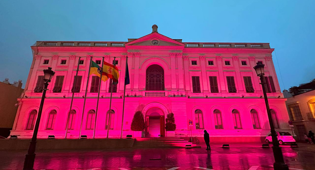 El Ayuntamiento iluminará su fachada de rosa este viernes para conmemorar el Día Mundial contra el Cáncer de Mama El Ayuntamiento iluminará su fachada de rosa este viernes para conmemorar el Día Mundial contra el Cáncer de Mama