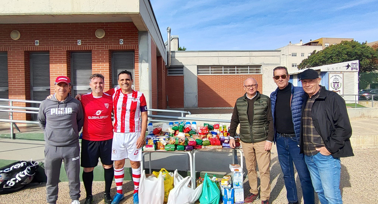 Los veteranos del Racing Club Portuense y de la Roteña conjugan deportes y solidaridad en un partido amistoso