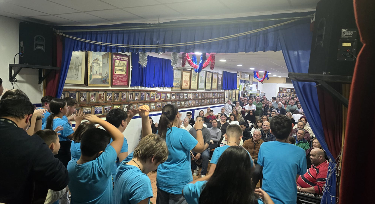 La comparsa infantil 'Los del huerto' ultima los preparativos de su estreno en el COAC 2025