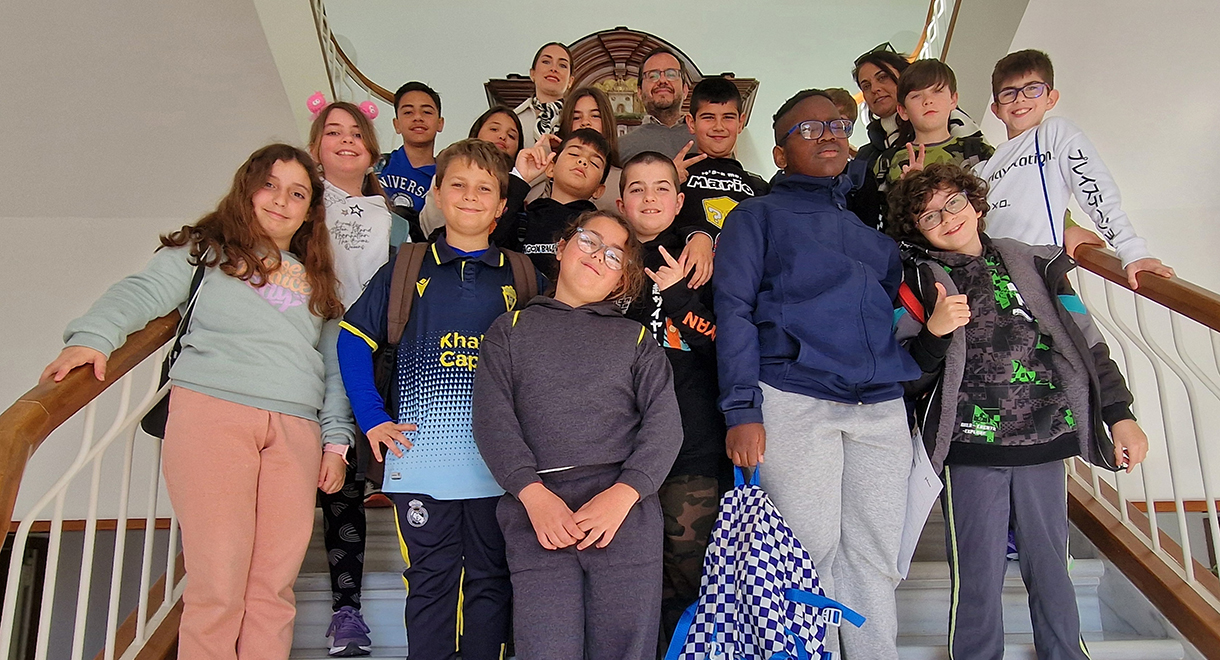 Alumnos del CEIP Las Nieves descubren el Ayuntamiento con la Oferta Educativa Municipal