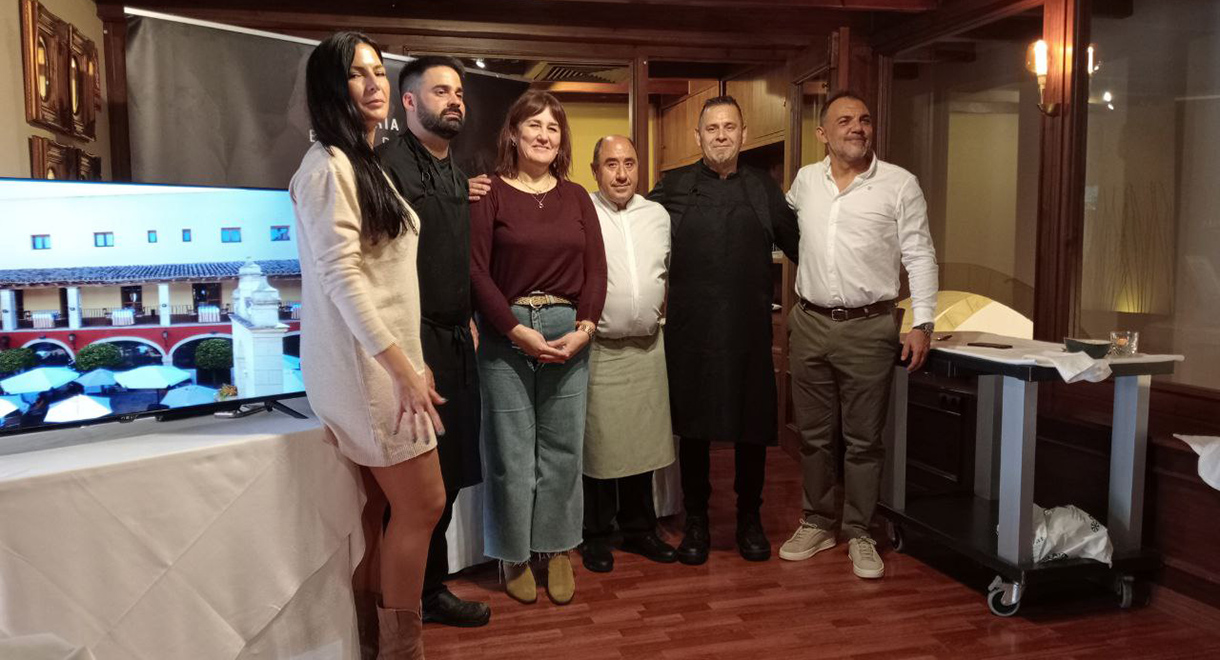 El Restaurante Armonía presenta su nueva carta 2025, acompañado por la Concejala de Turismo