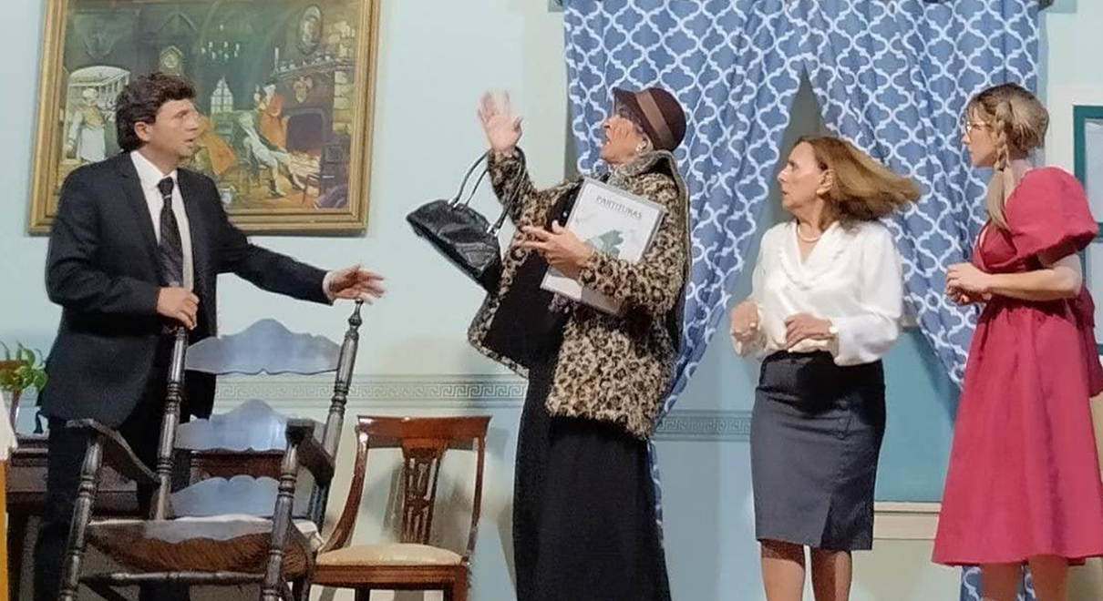 El Teatro Municipal acoge este viernes 28 '¡Qué solo me dejas!', a cargo de la compañía portuense 'Teatro Tesón'