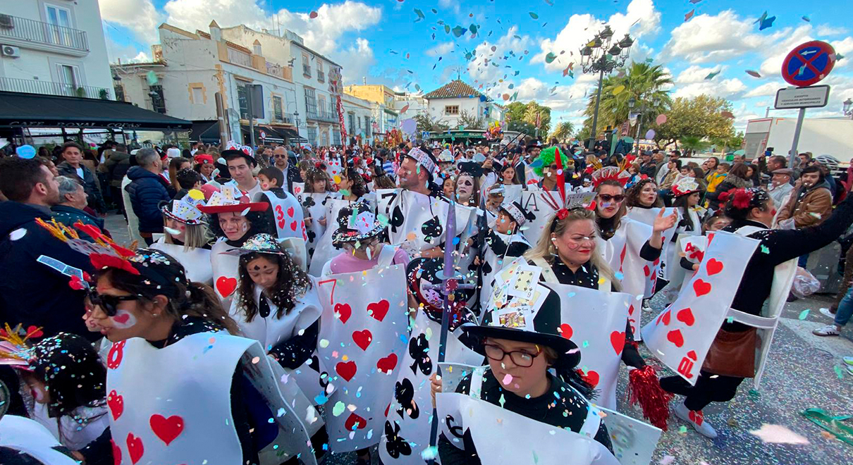 El Puerto de Santa María vive un Sábado de Carnaval histórico con una participación multitudinaria