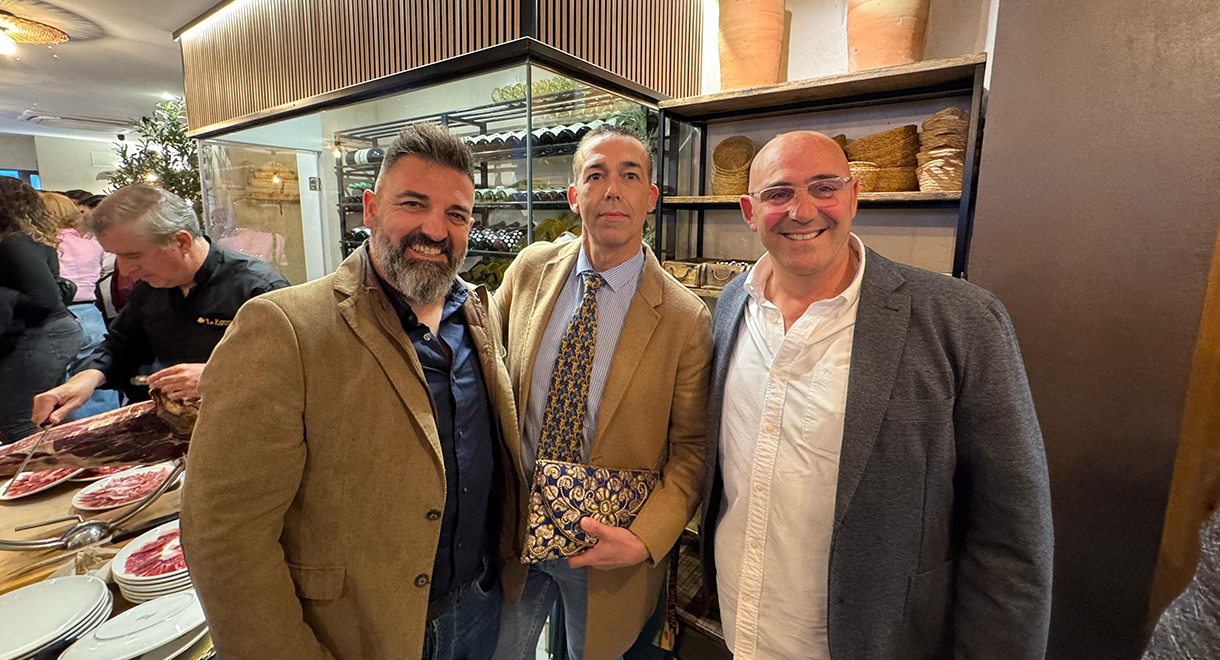 Calleja inaugura 'La Fresca Er Beti', la nueva apuesta gastronómica en la Plaza de la Herrería