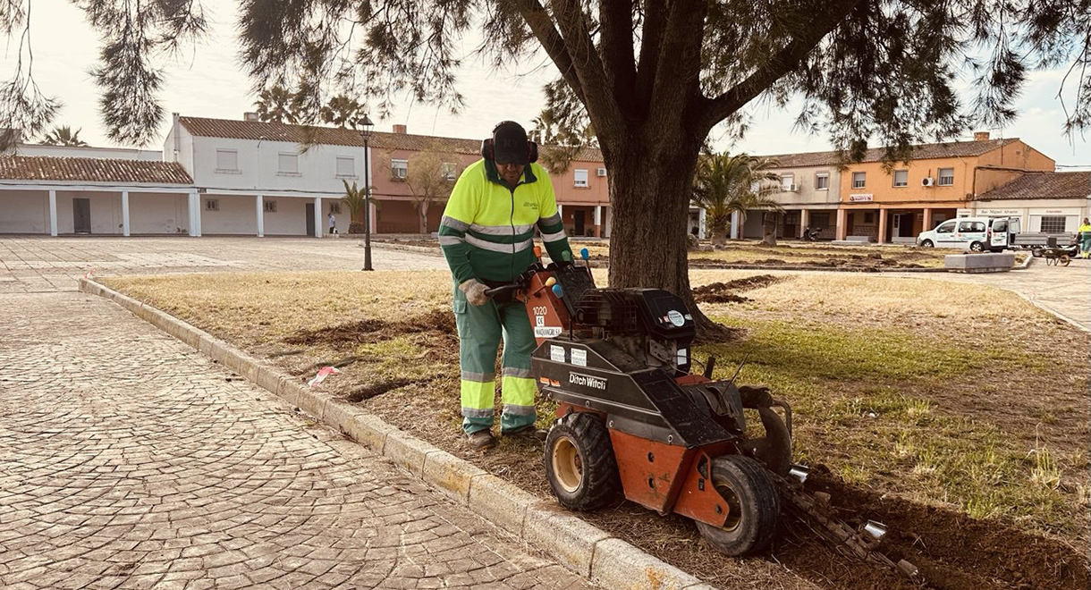 El Ayuntamiento de El Puerto impulsa la mejora del paisaje urbano en el Poblado de Doña Blanca con una nueva red de riego automatizado