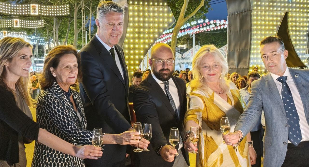 Germán Beardo y Xavier García Albiol dan el machetazo inaugural de la Feria de El Puerto, que estrechan lazos entre dos ciudades con fuertes vínculos y gran proyección de futuro