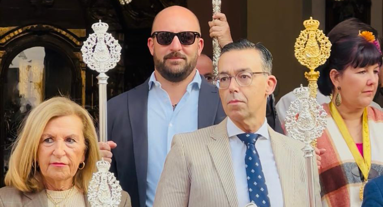 Germán Beardo despide a los romeros de El Puerto, deseándoles un buen camino