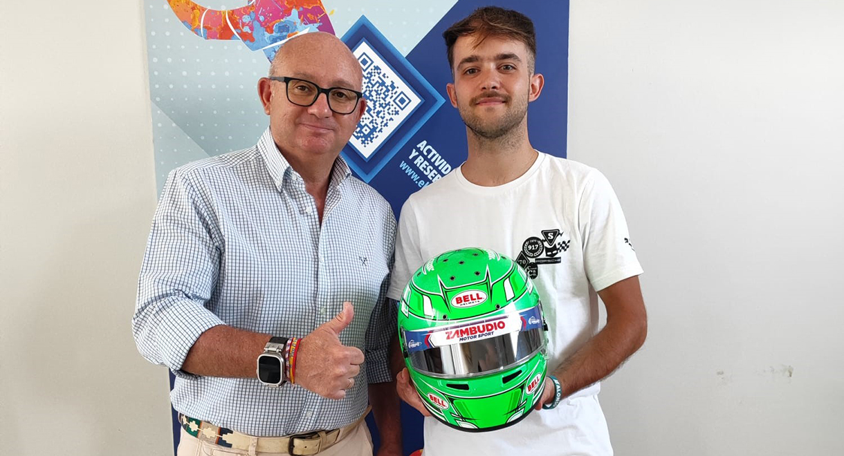 El concejal de Deportes recibe al piloto portuense Miguel Torres, número 17 en la Sodi World Series de Karts
