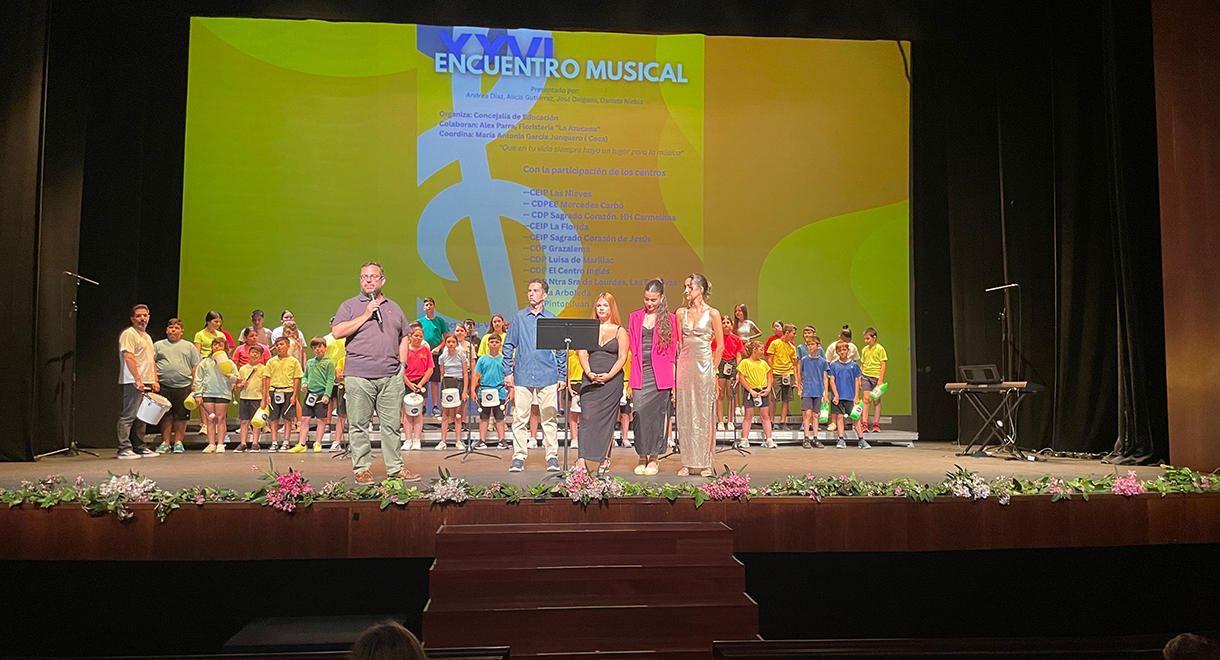 Enrique Iglesias asiste al XXVI Encuentro Musical de la Oferta Educativa Municipal en el Teatro Pedro Muñoz Seca