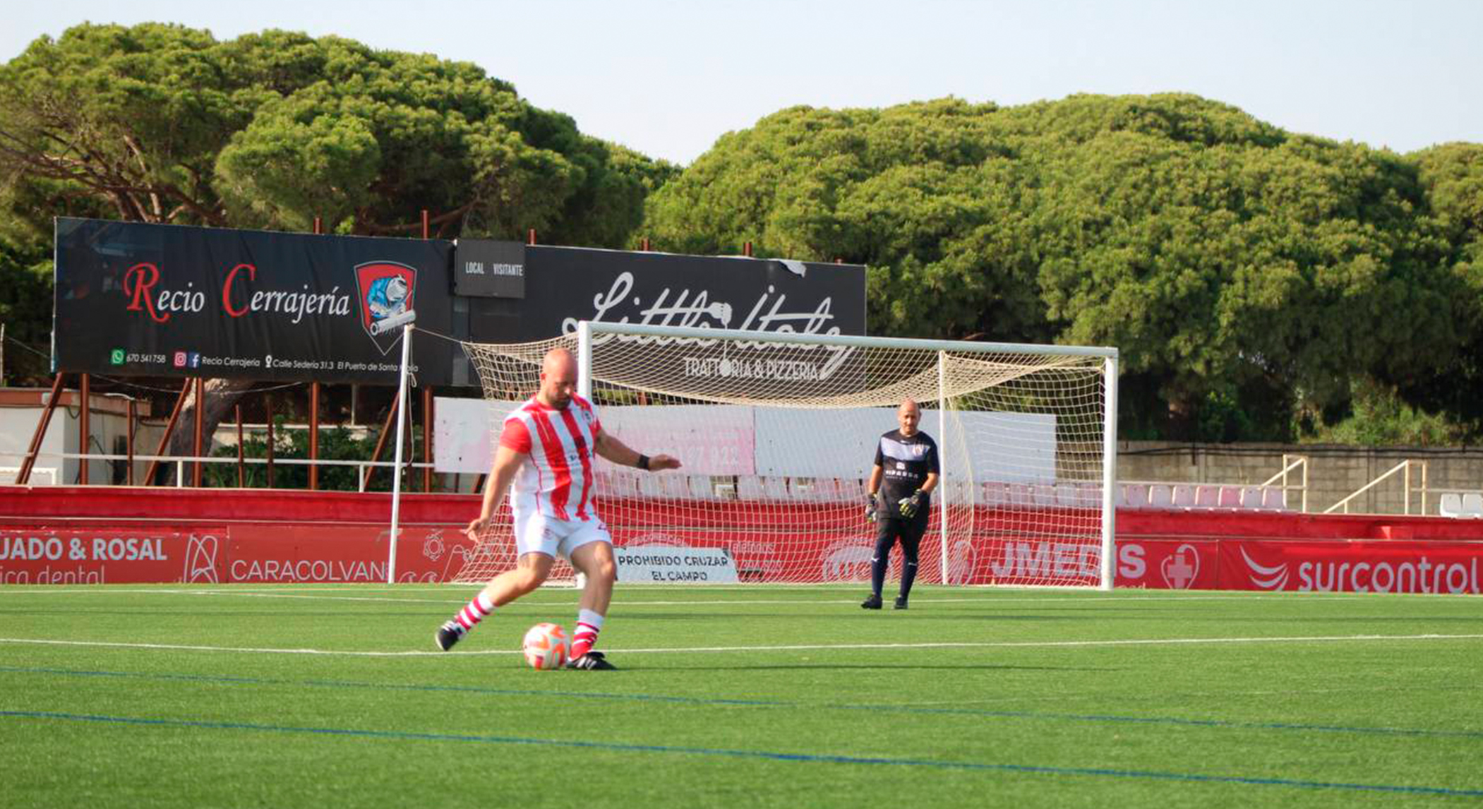 El Puerto revive su pasión futbolera con el 'Partido de Leyendas'