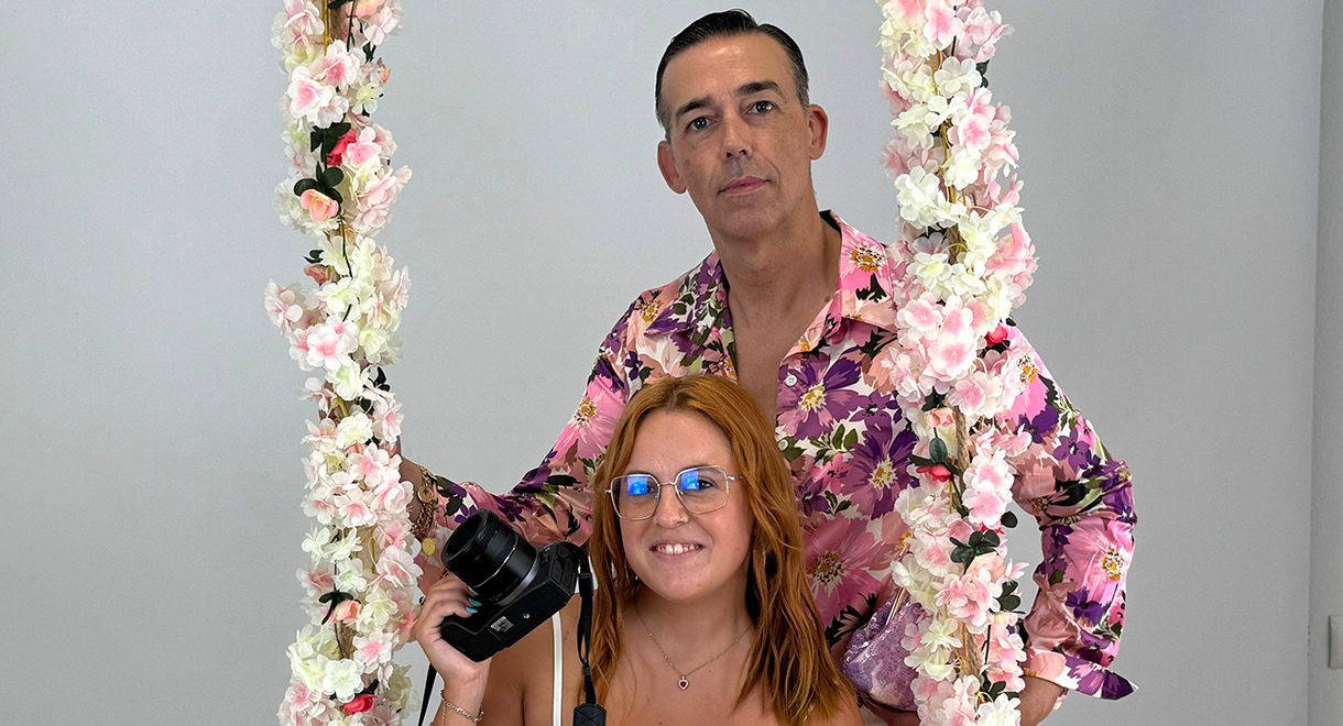 Calleja visita 'María Luisa Moreno Fotografía', un nuevo estudio de fotografía donde los recuerdos se convierten en arte