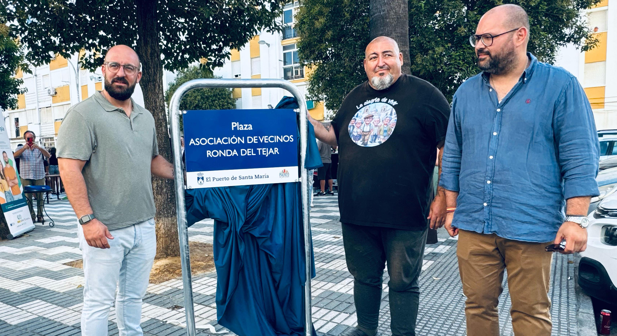 El alcalde Germán Beardo inaugura la nueva plaza de la Asociación de Vecinos Ronda del Tejar con una gran fiesta vecinal