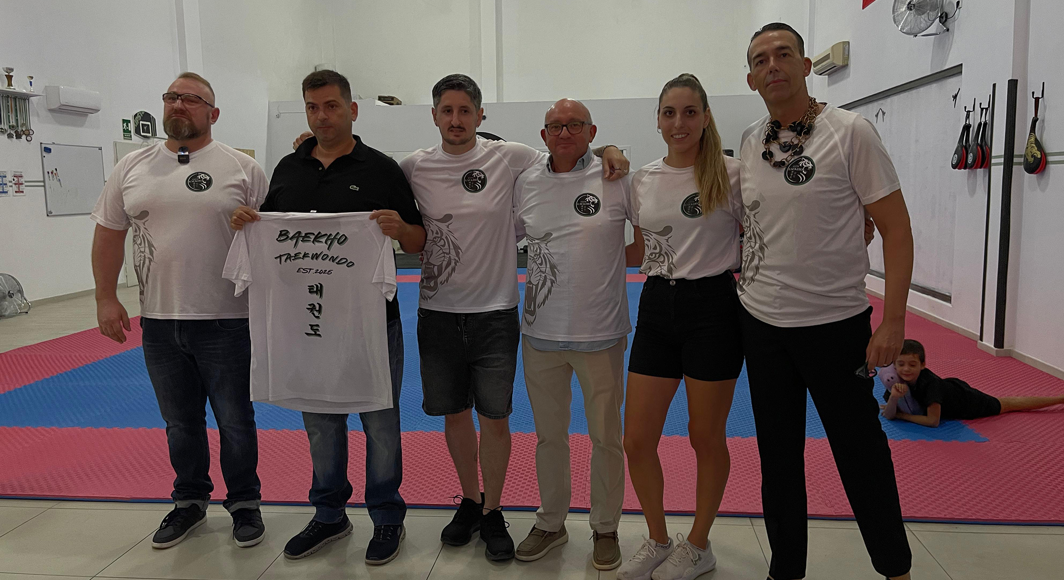 José Ignacio González acompaña al Club Baekho Taekwondo en la inauguración de su nuevo centro deportivo en El Puerto