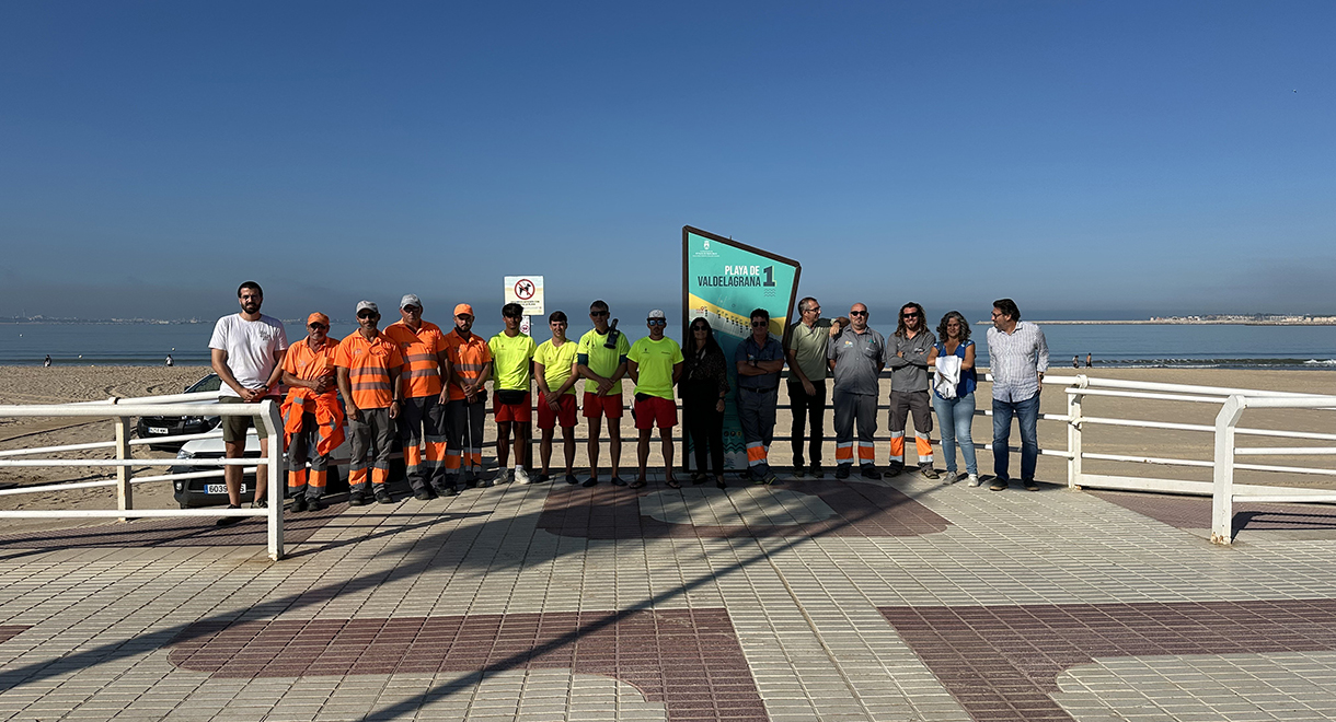 El equipo de playas del Ayuntamiento de El Puerto recibe formación sobre el guitarrón, especie marina en peligro de extinción