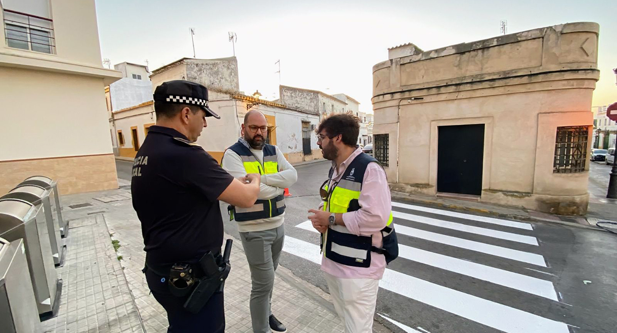 El Ayuntamiento refuerza la seguridad vial en el Barrio Alto con la mejora de la pintura de pasos de peatones El Ayuntamiento refuerza la seguridad vial en el Barrio Alto con la mejora de la pintura de pasos de peatones