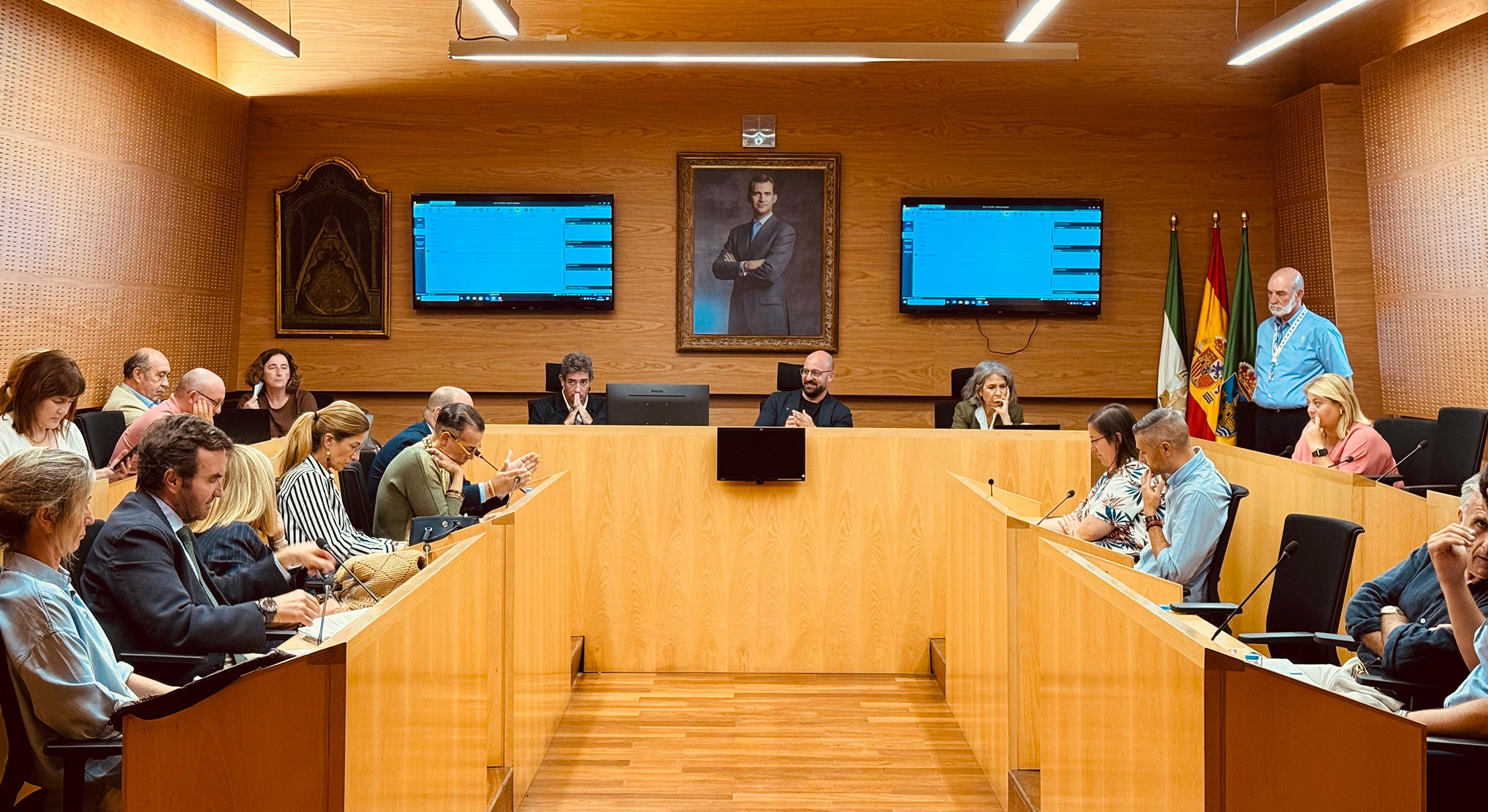 Aprobada en Pleno la bajada del IBI en un 2,5%, bonificaciones para impulsar la construcción de VPO y eliminación de tasas en oposiciones y trámites digitales