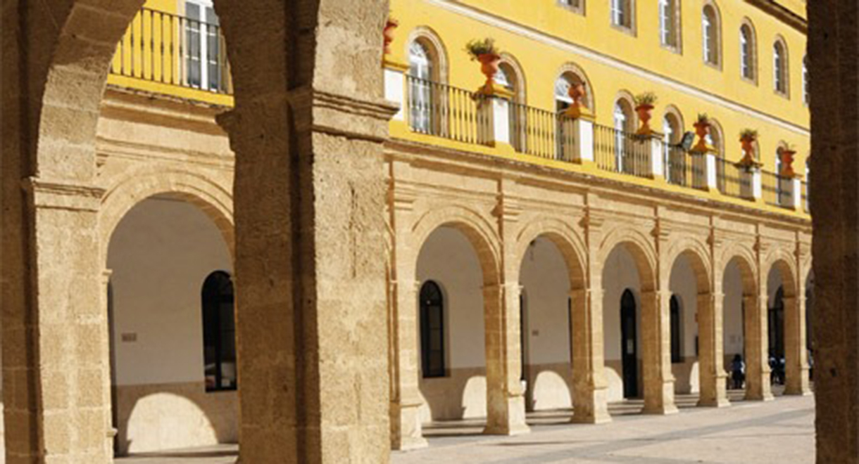 El Ayuntamiento firma un convenio para desarrollar planes de Formación Profesional de Grado C con la empresa Euroconsulting y fomentar así la empleabilidad