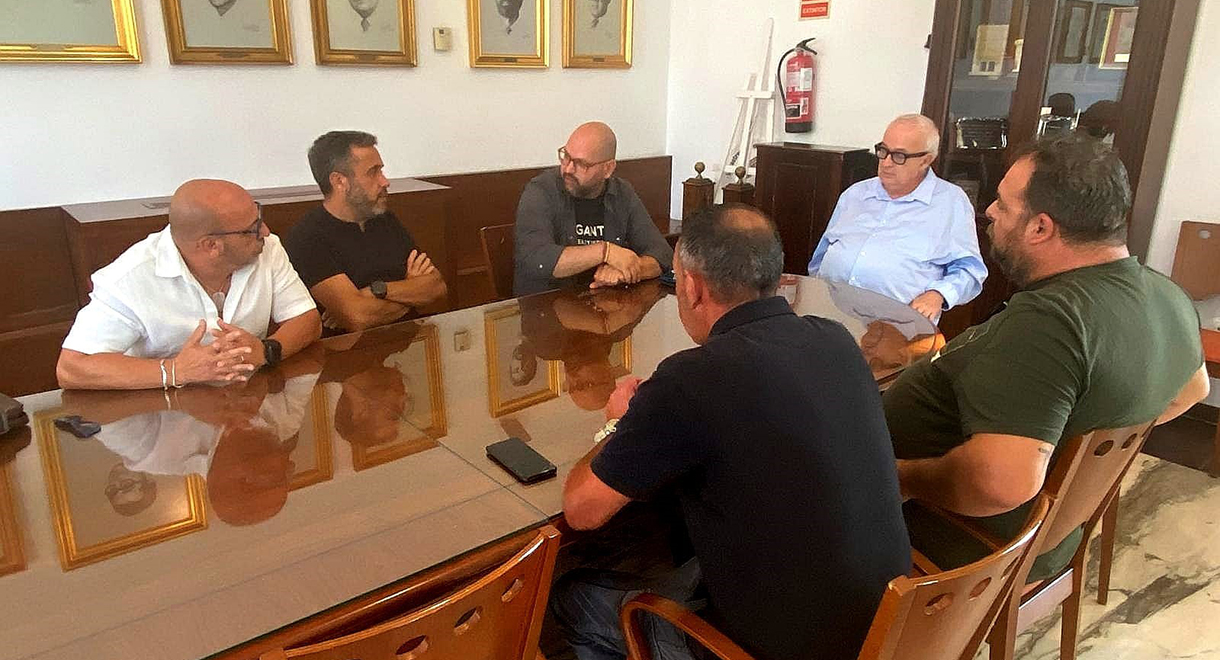 El teniente de alcalde de Presidencia, Javier Bello, se reúne con el Comité de Empresa del servicio de autobús urbano