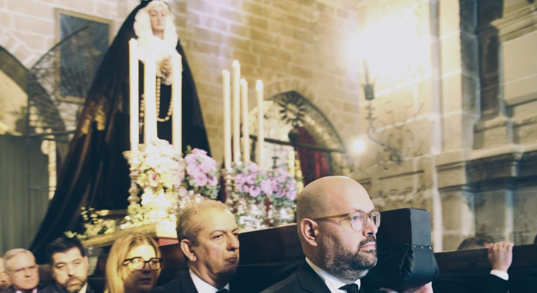 El traslado de la Virgen de la Soledad al cementerio de El Puerto vuelve a reunir a un gran número de fieles en el Día de Todos los Santos El traslado de la Virgen de la Soledad al cementerio de El Puerto vuelve a reunir a un gran número de fieles en el Día de Todos los Santos