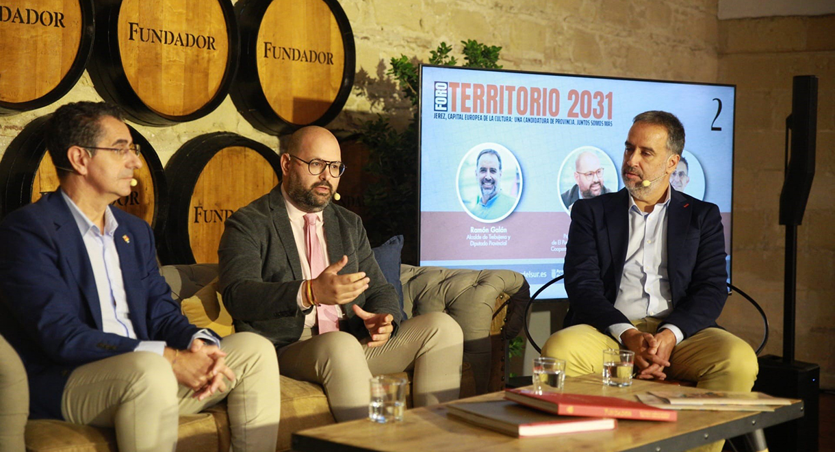 El primer teniente de alcalde de El Puerto, Javier Bello, participa en el Foro Territorio 2031 para mostrar el interés cultural de la ciudad en la provincia