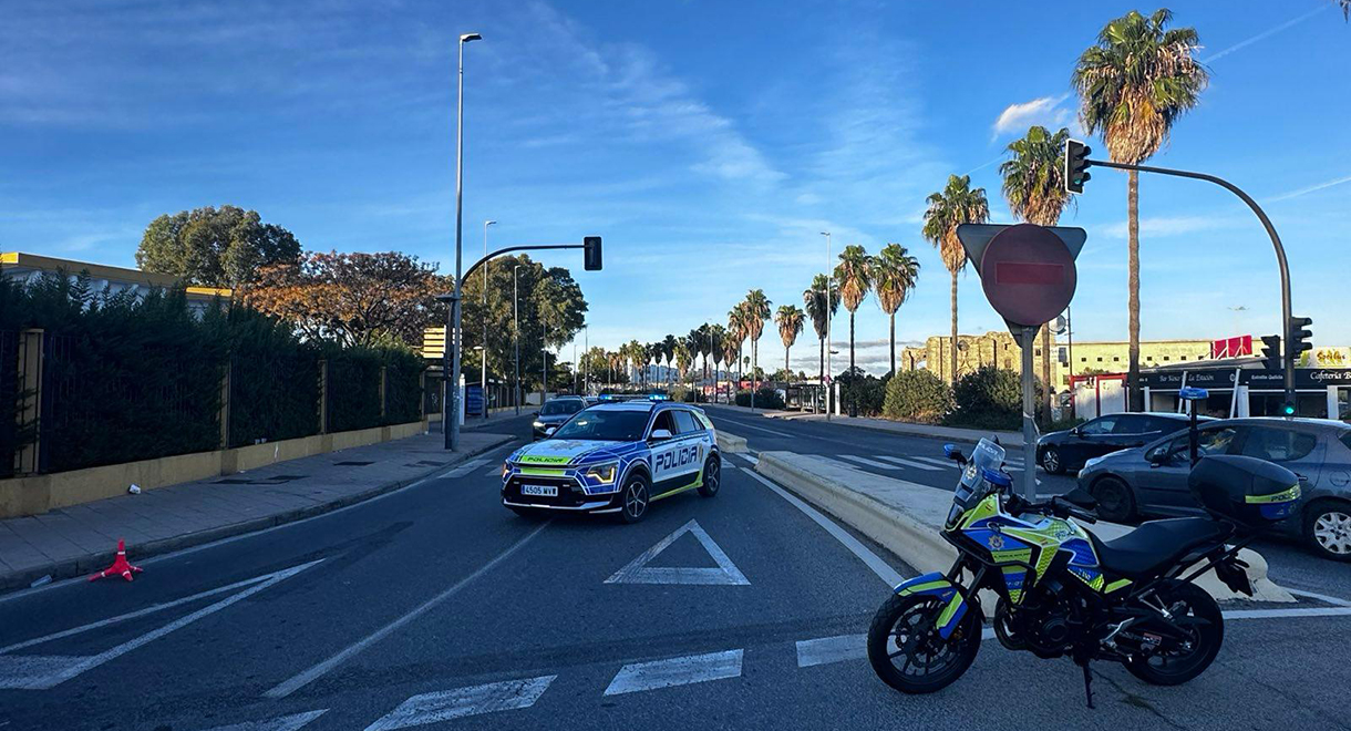 La Policía Local de El Puerto asiste a una familia vulnerable durante su operativo de fin de semana