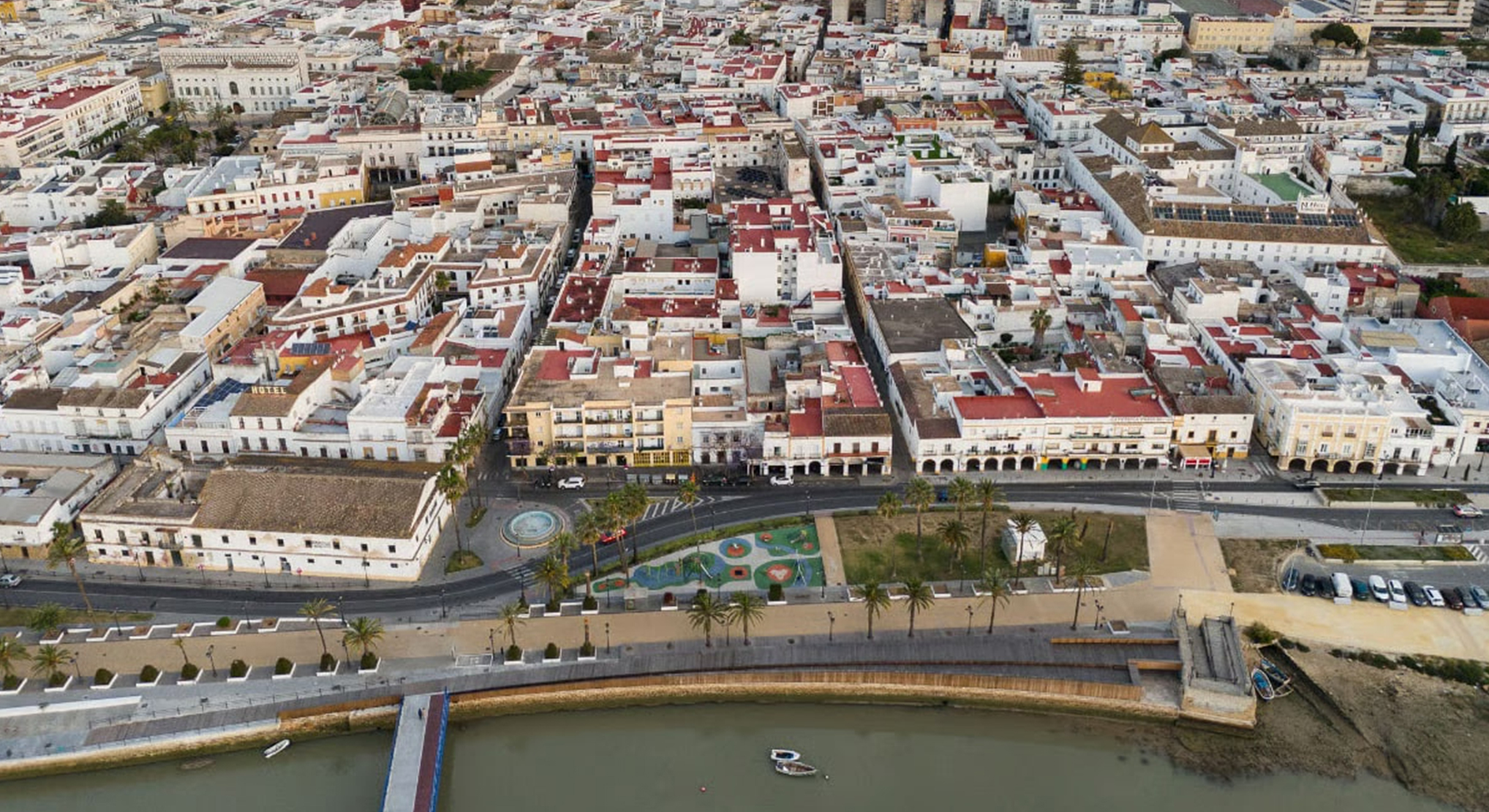 El Ayuntamiento aprobará el lunes una modificación de crédito para avanzar en vivienda pública, eliminar la deuda histórica de las empresas municipales y crear nuevos espacios de aparcamiento
