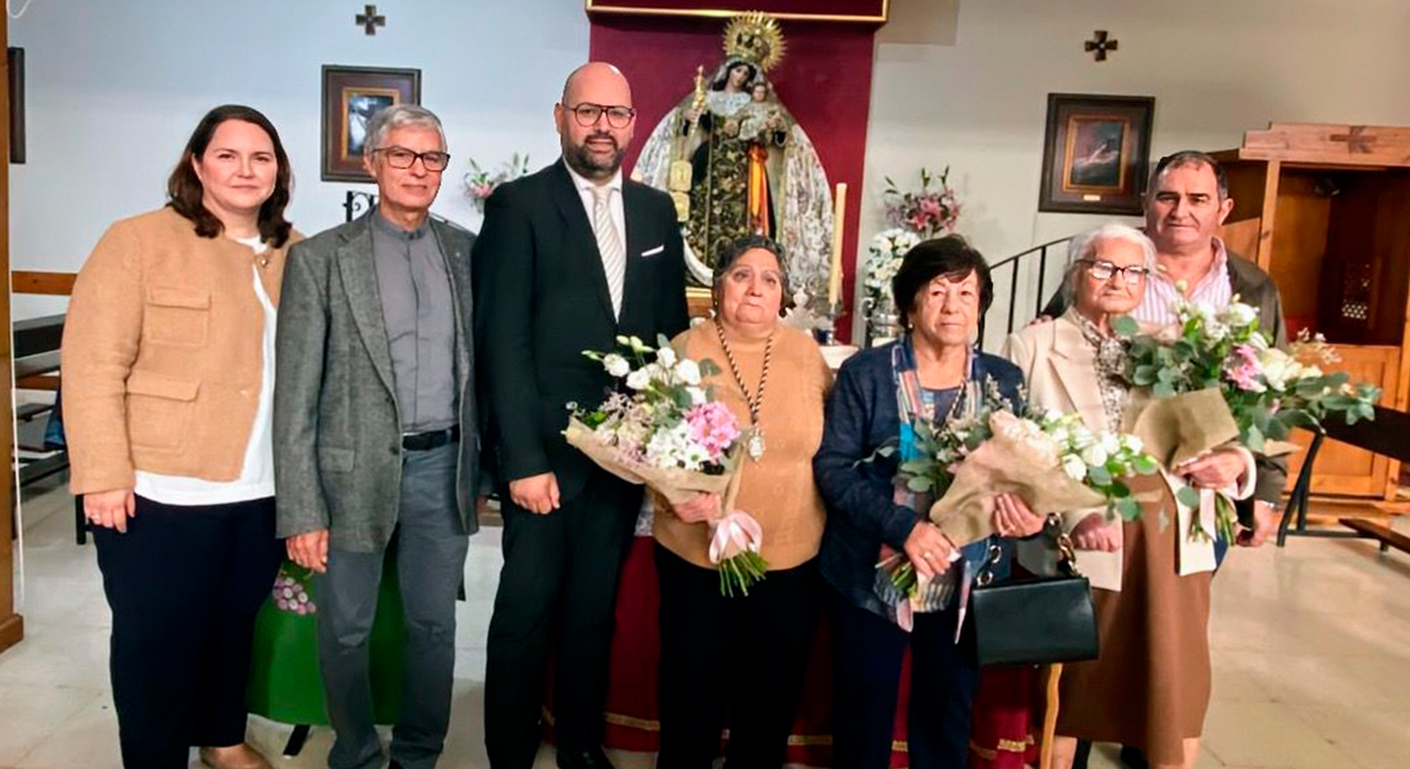 Catalina Santos, Rosa Robles y María Correa reciben la distinción de 'Familia del Mar 2025' de la Hermandad del Carmen