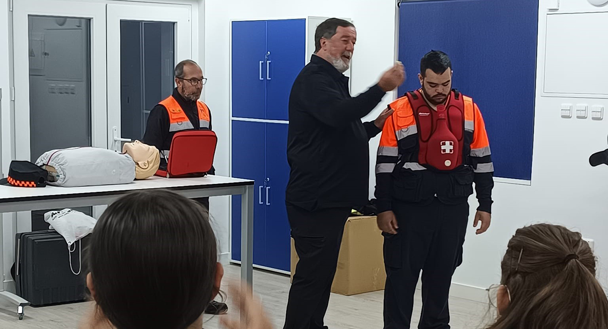 El Puerto refuerza la formación en primeros auxilios con talleres impartidos por el Servicio de Protección Civil en el IES Mar de Cádiz