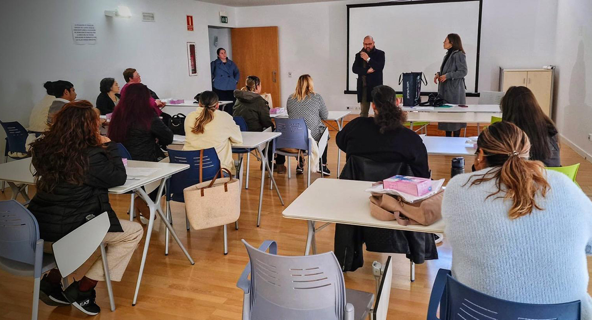 Bello visita el Curso de Introducción a la Atención Sociosanitaria a Personas Dependientes en el Domicilio, incluido en el Plan Formativo 2025