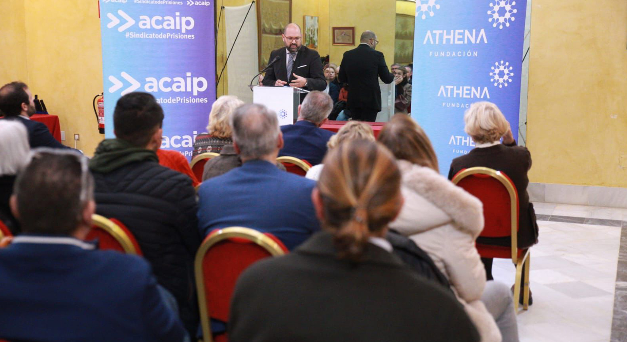 El primer teniente de alcalde, Javier Bello, asiste al homenaje a los funcionarios de prisiones víctimas del terrorismo