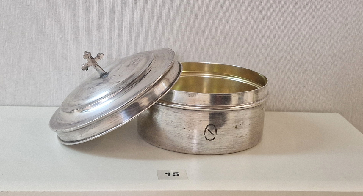 El Hospitalito pone en valor un portaviático de finales del siglo XIX y comienzos del XX como pieza bimensual de febrero y marzo