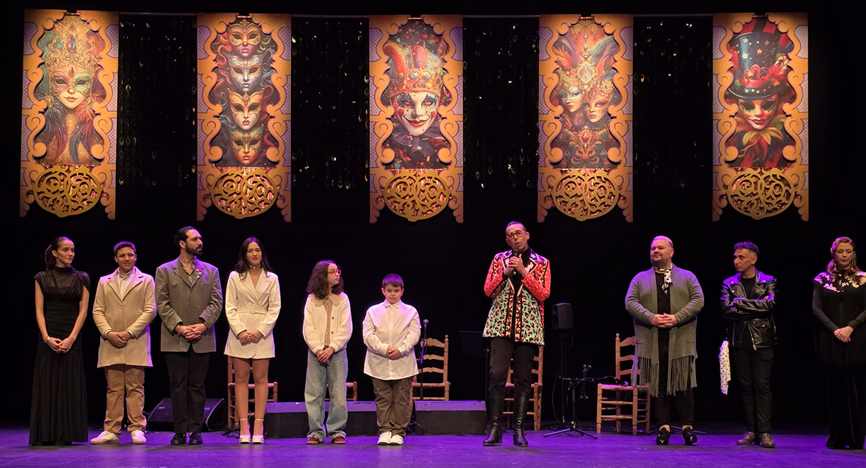 El Teatro Municipal Pedro Muñoz Seca de El Puerto se llenó de arte con los tanguillos y la Chirigota del Sheriff llega esta tarde a la Plaza del Castillo
