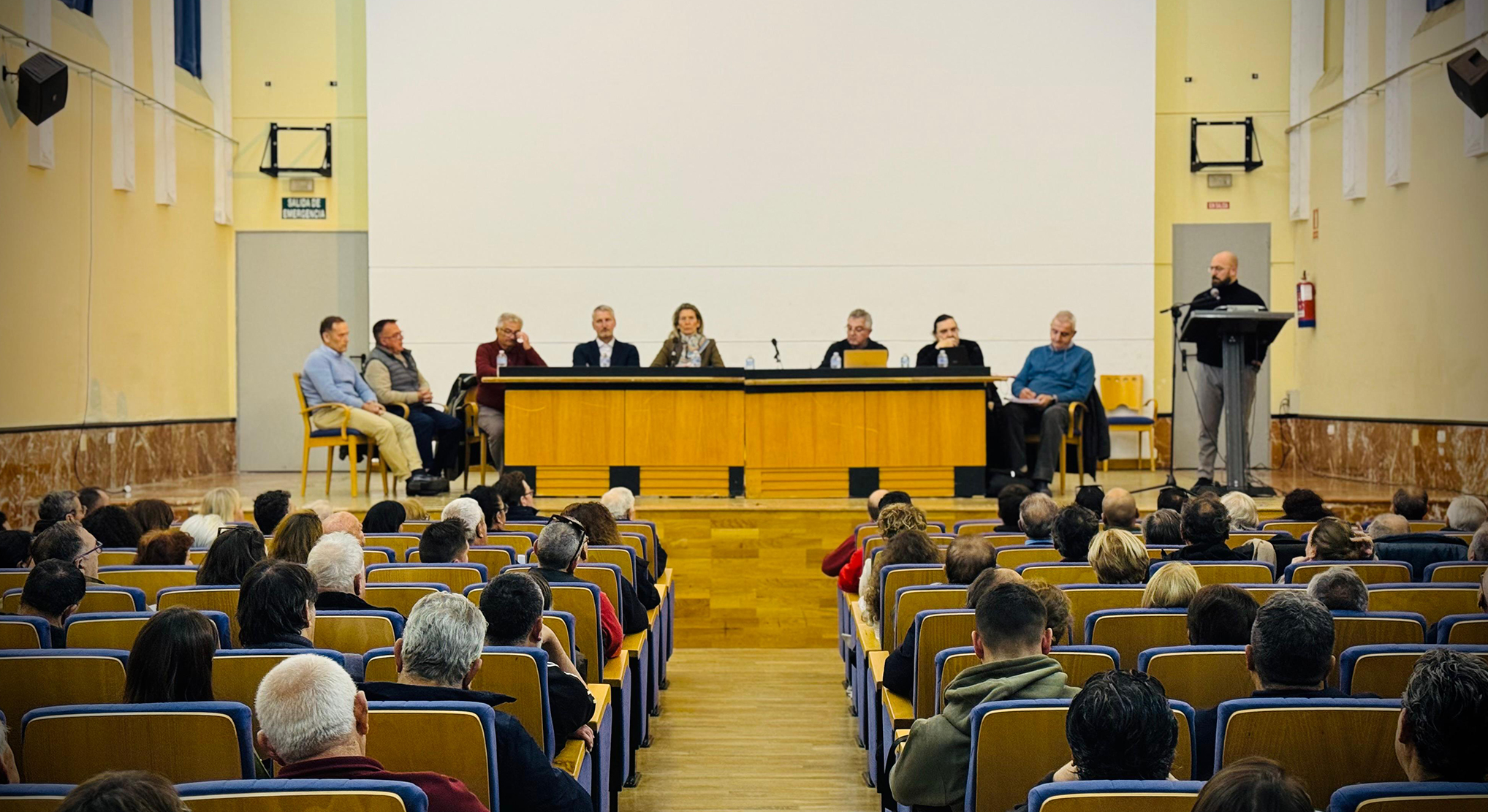 Germán Beardo se reúne con los vecinos de San Antonio para reafirmar su compromiso con la regularización de la zona