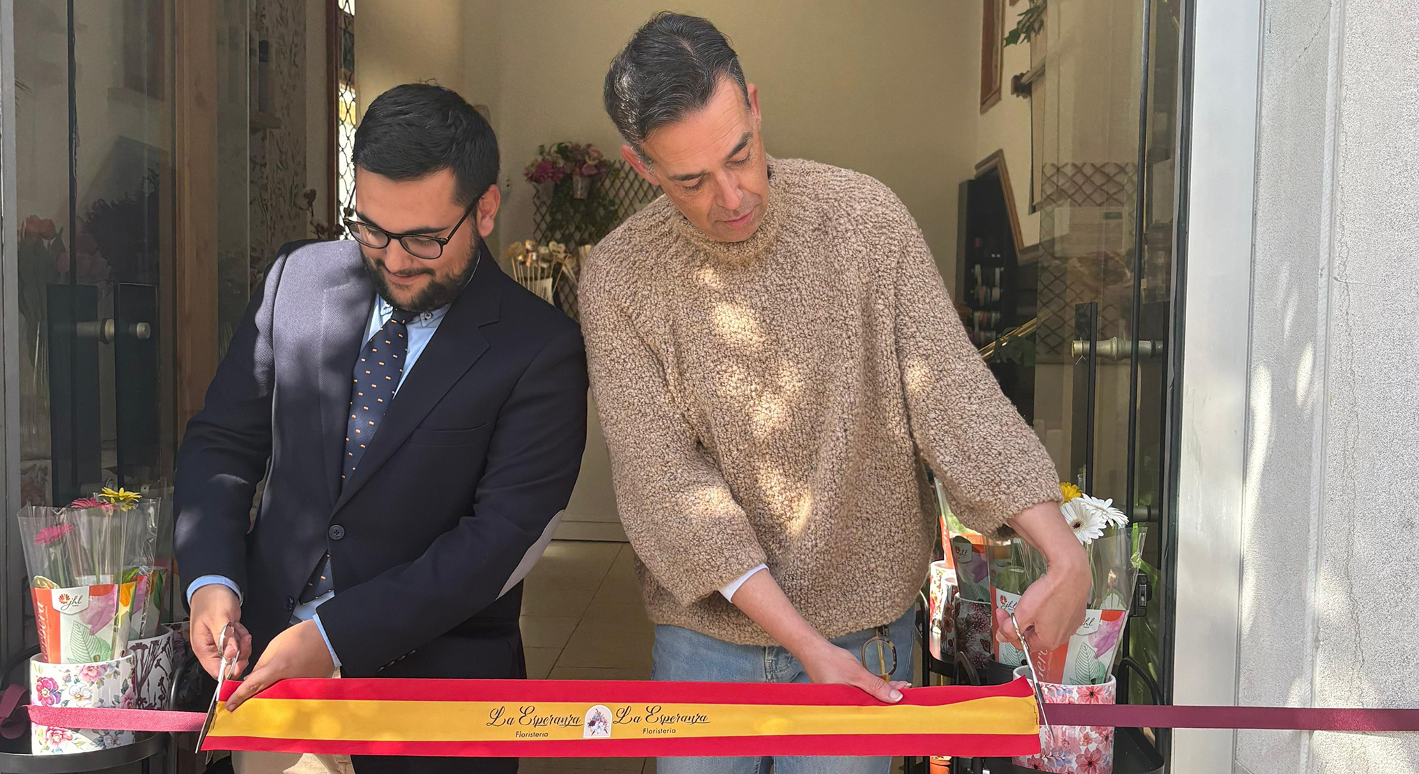 El teniente de alcalde David Calleja inaugura 'Floristería La Esperanza'