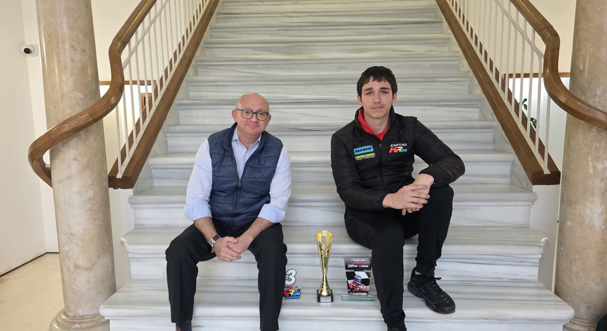 El concejal de Deportes recibe al joven piloto portuense de karts Christian Comsa y respalda la difusión de este deporte