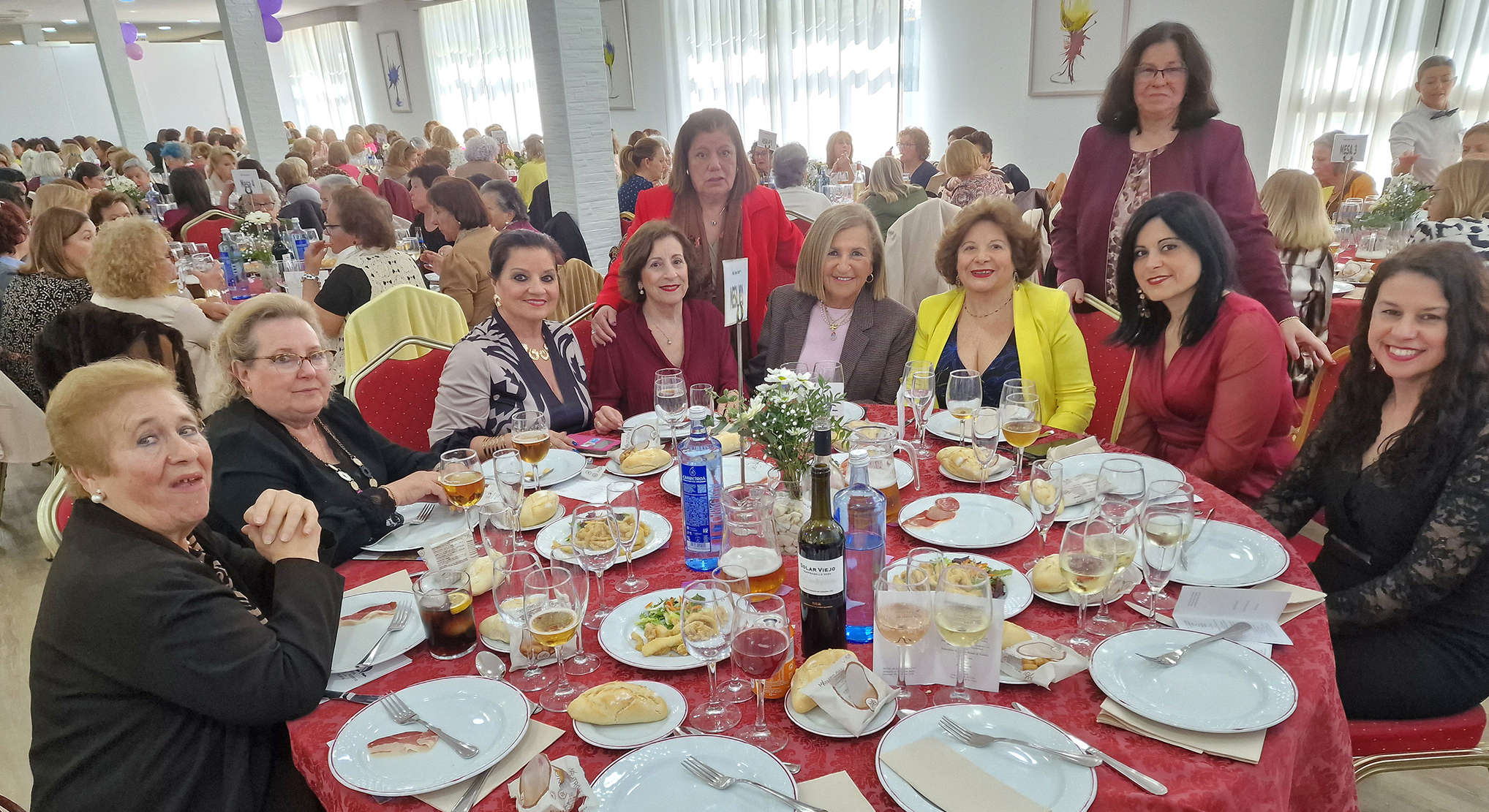 Carmen Lara acompaña a las mayores del Francisco Guerrero en una jornada de convivencia con motivo del Día Internacional de la Mujer