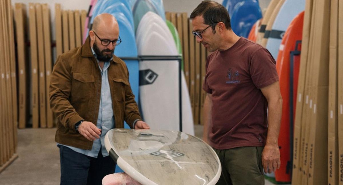 Germán Beardo visita las instalaciones de Nomadas Surf Park